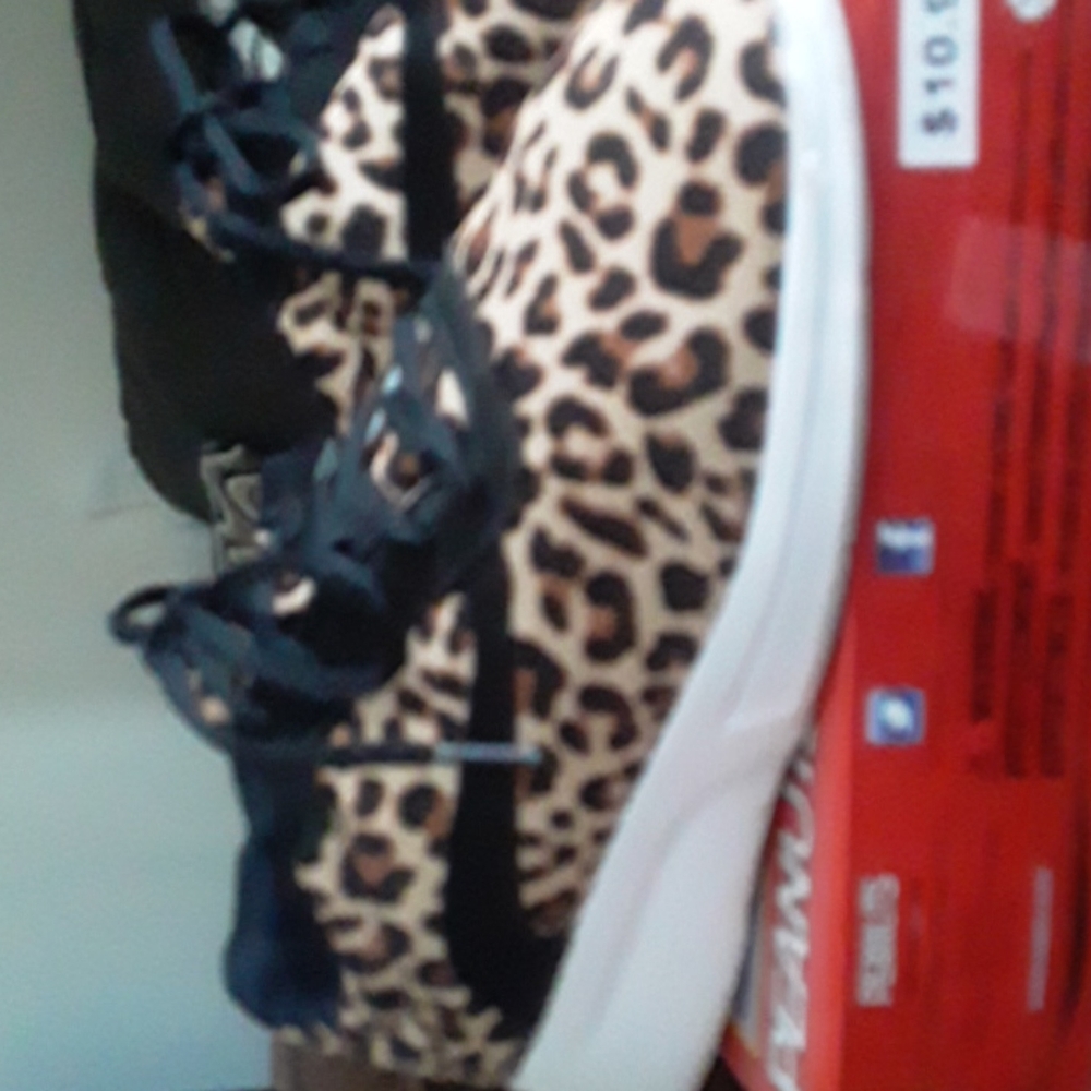 Women tennis shoes